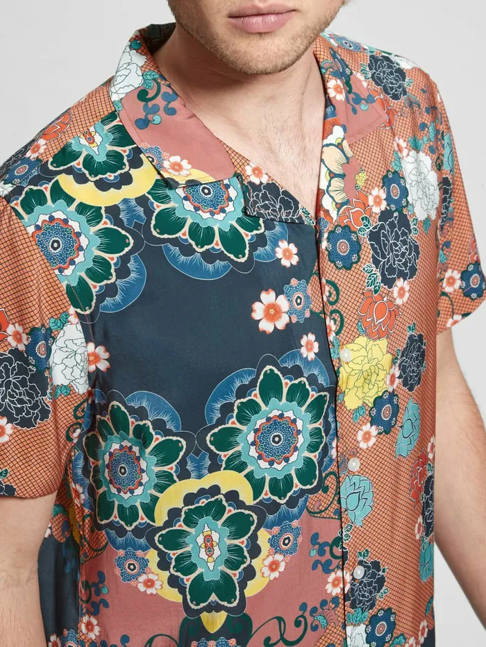 Eco Sandwash Blooms Shirt Pacific Blooms Shirts GUESS Men Eco Sandwash Blooms Shirt Pacific Blooms Shirts GUESS Men