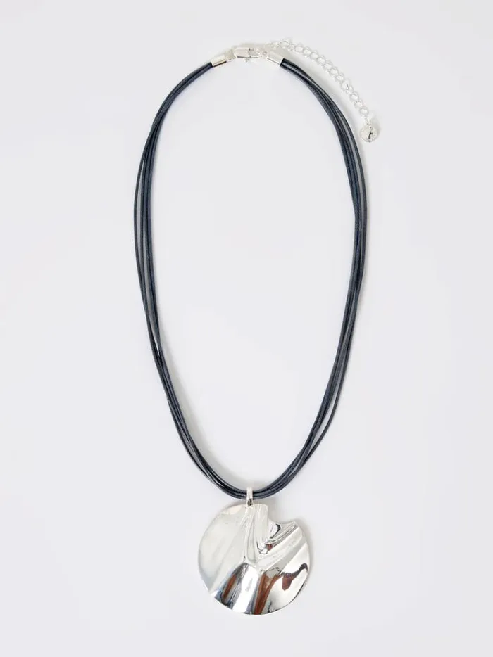 French Connection Jewellery Rope Hammered Disc Pendant Necklace Silver 8211 Woman French Connection Jewellery Rope Hammered Disc Pendant Necklace Silver 8211 Woman