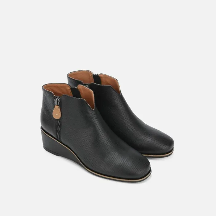 Kenneth Cole Ella Wedge Zip Bootie Black Women Boots Booties