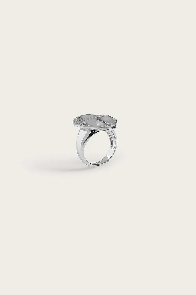 Lavish Alice Jewellery LEORA Hammered Effect Oval Silver Ring 8211 Women