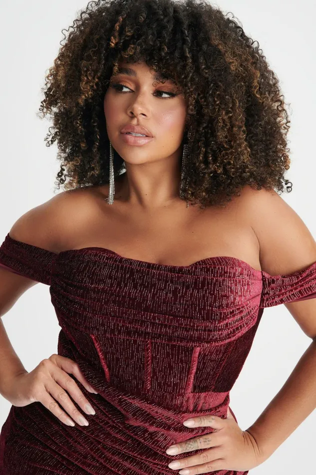 Lavish Alice Off The Shoulder and Bardot BLAKE Curve Diamante Velvet Pleated Off Shoulder Midi Dress In Burgundy Burgund 8211 Women