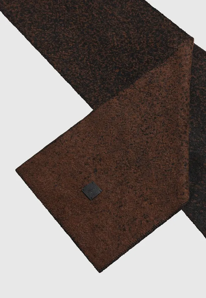 Men Manire De Voir Ombr Wool Knit Reversible Scarf Blackbrown