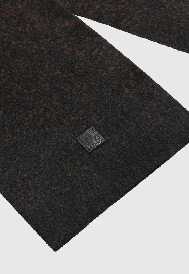 Men Manire De Voir Ombr Wool Knit Reversible Scarf Blackbrown