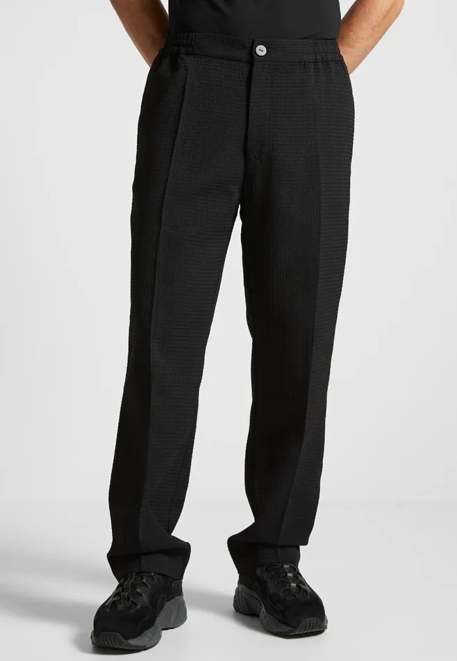 Men Manire De Voir Regular Fit Waffle Seersucker Tailored Trousers Black
