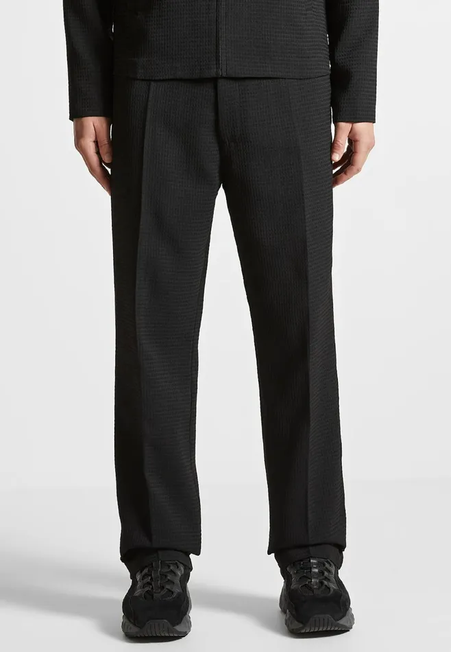 Men Manire De Voir Regular Fit Waffle Seersucker Tailored Trousers Black