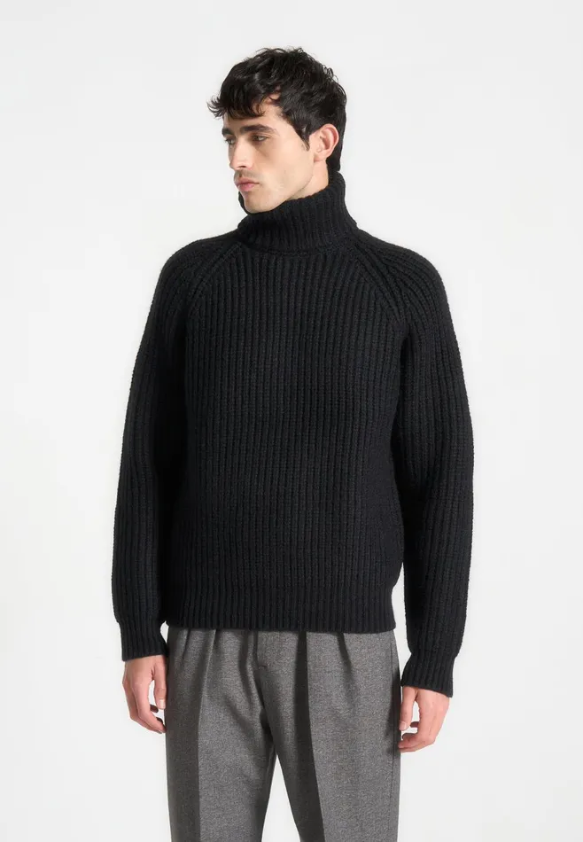 Men Manire De Voir Roll Neck Chunky Knit Jumper Black