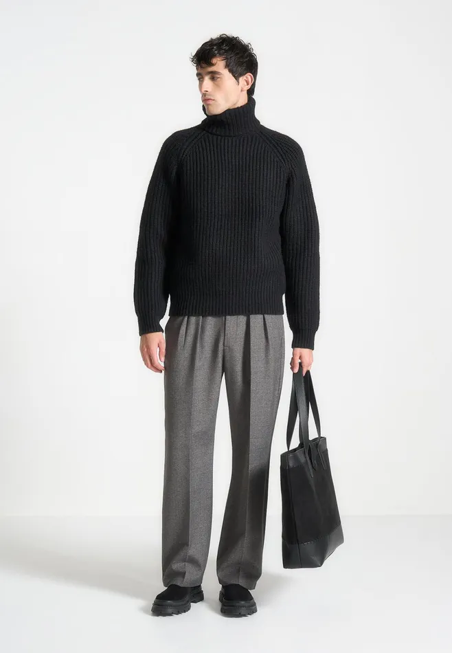 Men Manire De Voir Roll Neck Chunky Knit Jumper Black