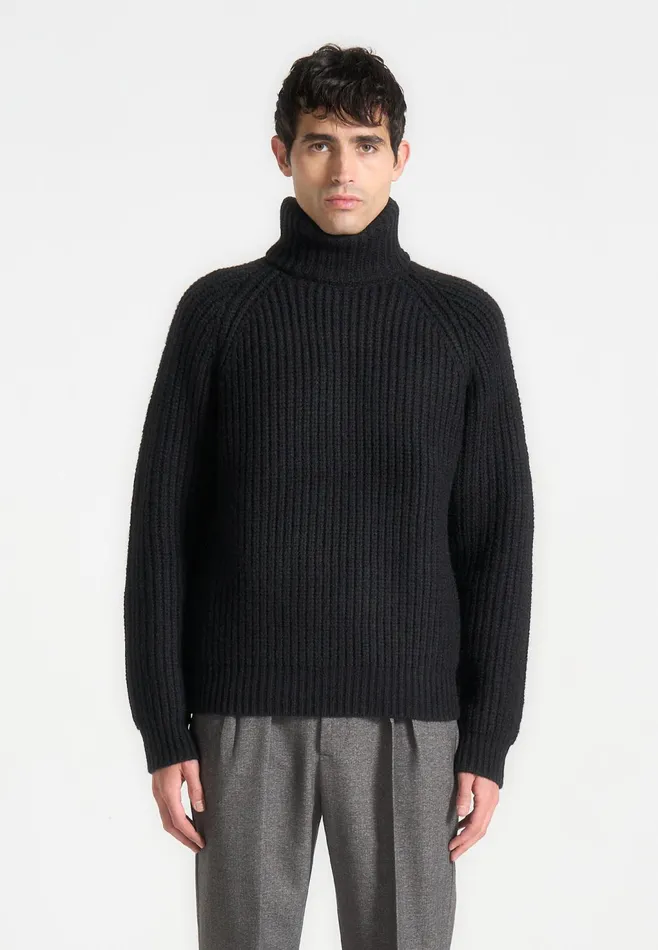Men Manire De Voir Roll Neck Chunky Knit Jumper Black