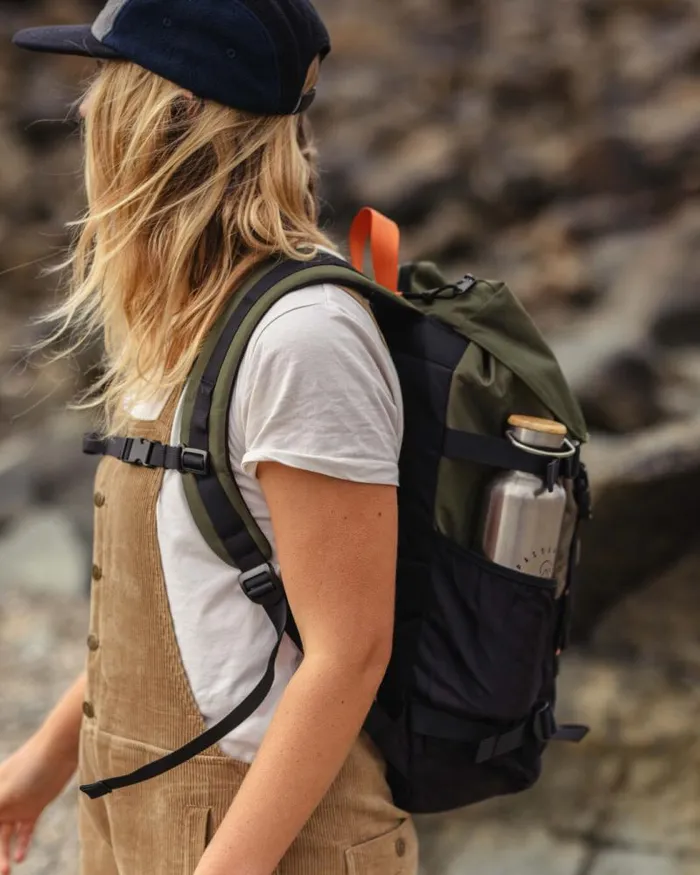 Passenger Backpacks and Bags Boondocker Recycled 26L Backpack BlackKhaki Blackkhaki 8211 WomenMen