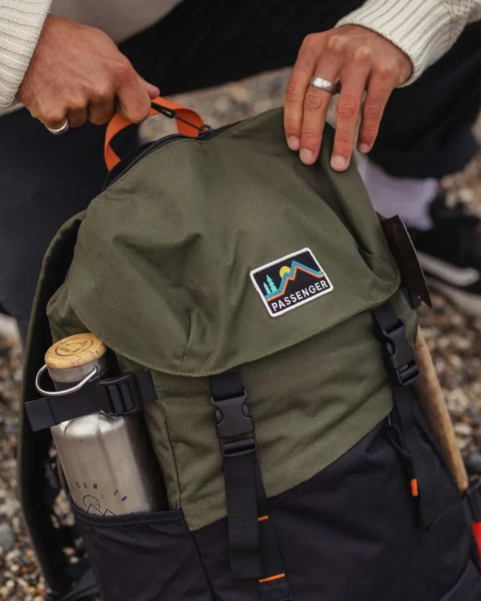 Passenger Backpacks and Bags Boondocker Recycled 26L Backpack BlackKhaki Blackkhaki 8211 WomenMen
