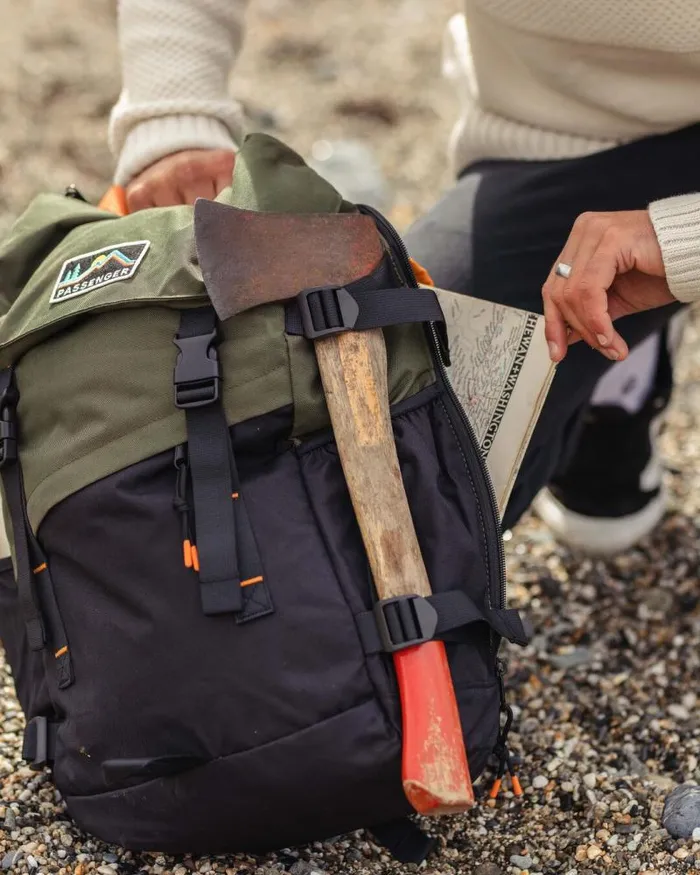 Passenger Backpacks and Bags Boondocker Recycled 26L Backpack BlackKhaki Blackkhaki 8211 WomenMen