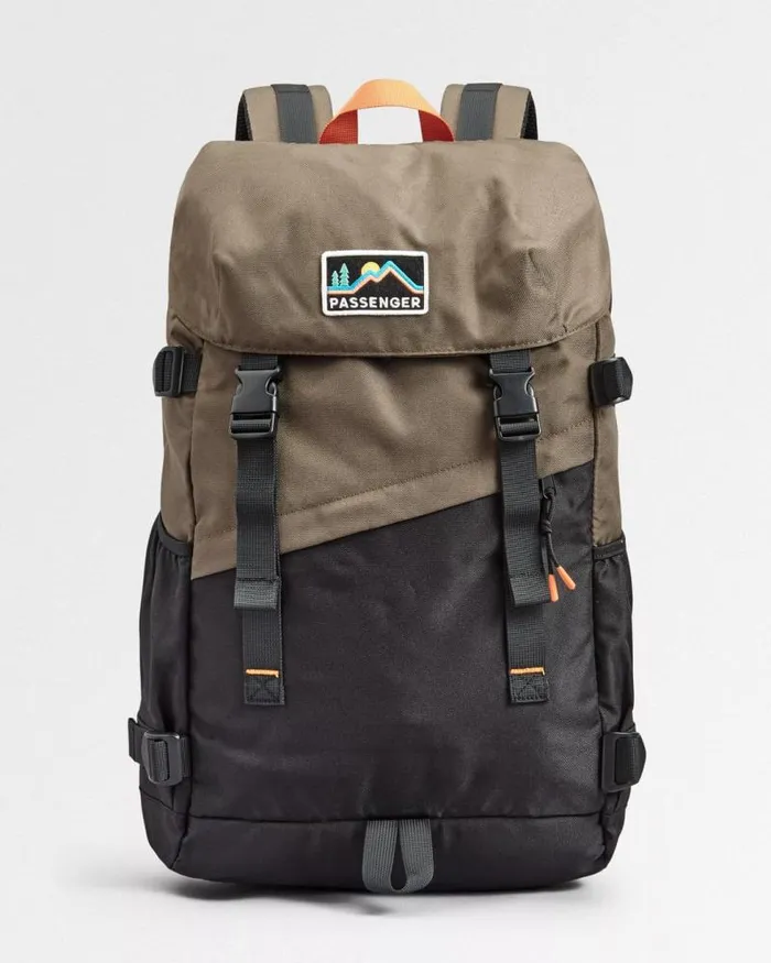 Passenger Backpacks and Bags Boondocker Recycled 26L Backpack BlackKhaki Blackkhaki 8211 WomenMen
