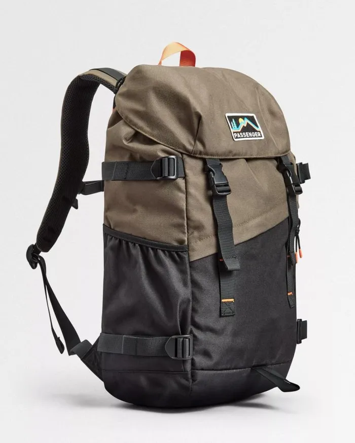 Passenger Backpacks and Bags Boondocker Recycled 26L Backpack BlackKhaki Blackkhaki 8211 WomenMen