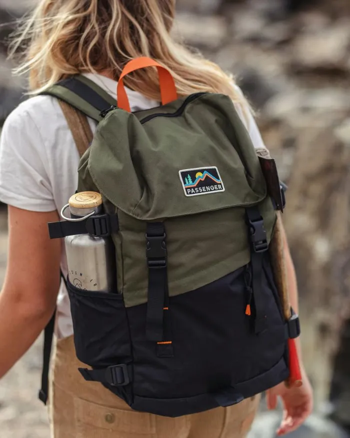 Passenger Backpacks and Bags Boondocker Recycled 26L Backpack BlackKhaki Blackkhaki 8211 WomenMen
