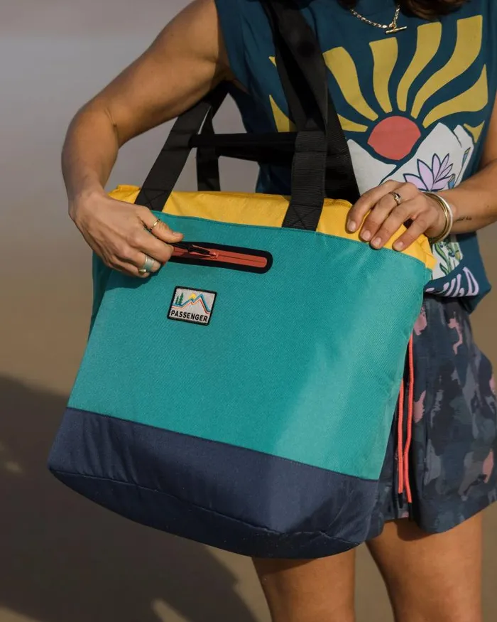 Passenger Backpacks and Bags Tote Recycled Cooler Bag Multi Primary Multi Primary 8211 MenWomen