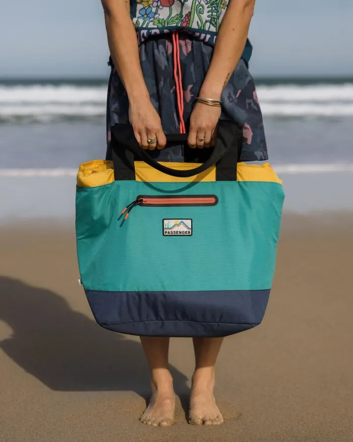 Passenger Backpacks and Bags Tote Recycled Cooler Bag Multi Primary Multi Primary 8211 MenWomen