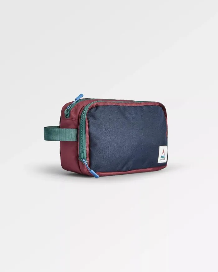 Passenger Backpacks and Bags Travel Recycled Wash Kit Samba Deep Navy Samba Deep Navy 8211 WomenMen