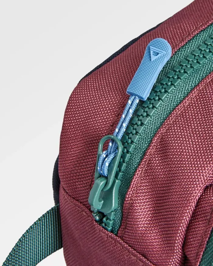 Passenger Backpacks and Bags Travel Recycled Wash Kit Samba Deep Navy Samba Deep Navy 8211 WomenMen