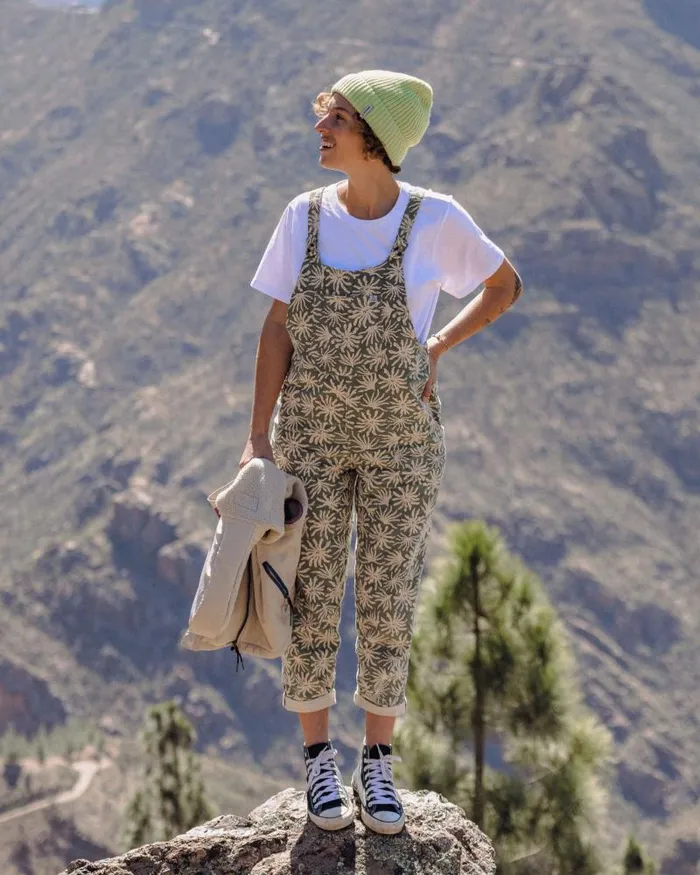 Passenger Bottoms Meadows Organic Cotton Cord Dungarees Seaweed Pistachio Seaweed Pistachio 8211 Women Passenger Bottoms Meadows Organic Cotton Cord Dungarees Seaweed Pistachio Seaweed Pistachio 8211 Women