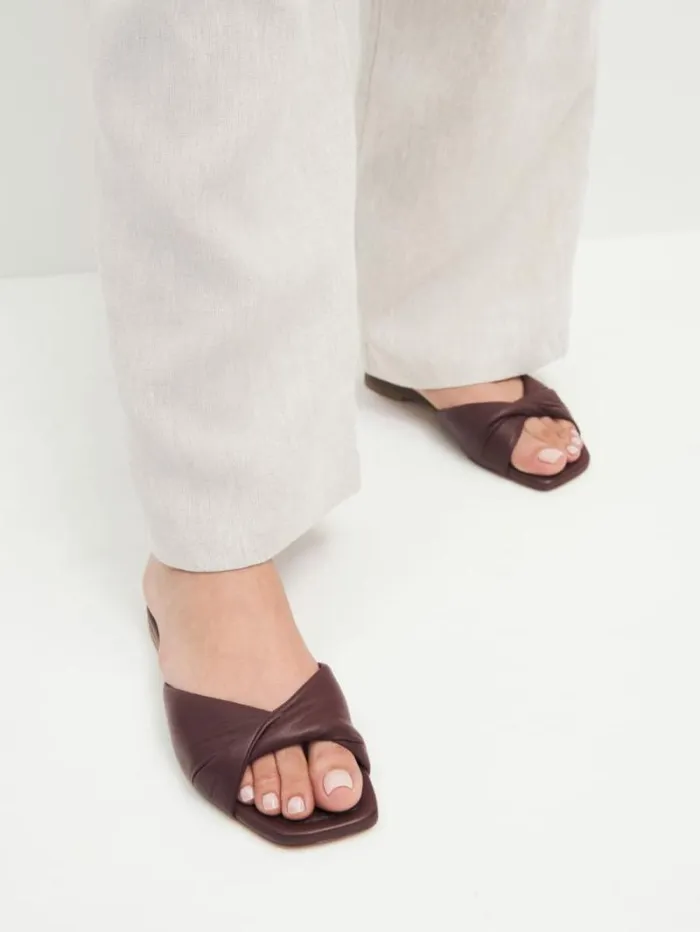 The Reformation Mikki Twist Flat Sandal Chestnut 8211 Shoes