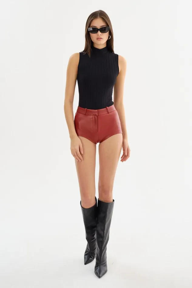 Women ANNAISE Leather Hot Shorts Red LAMARQUE Pants and Shorts Women ANNAISE Leather Hot Shorts Red LAMARQUE Pants and Shorts
