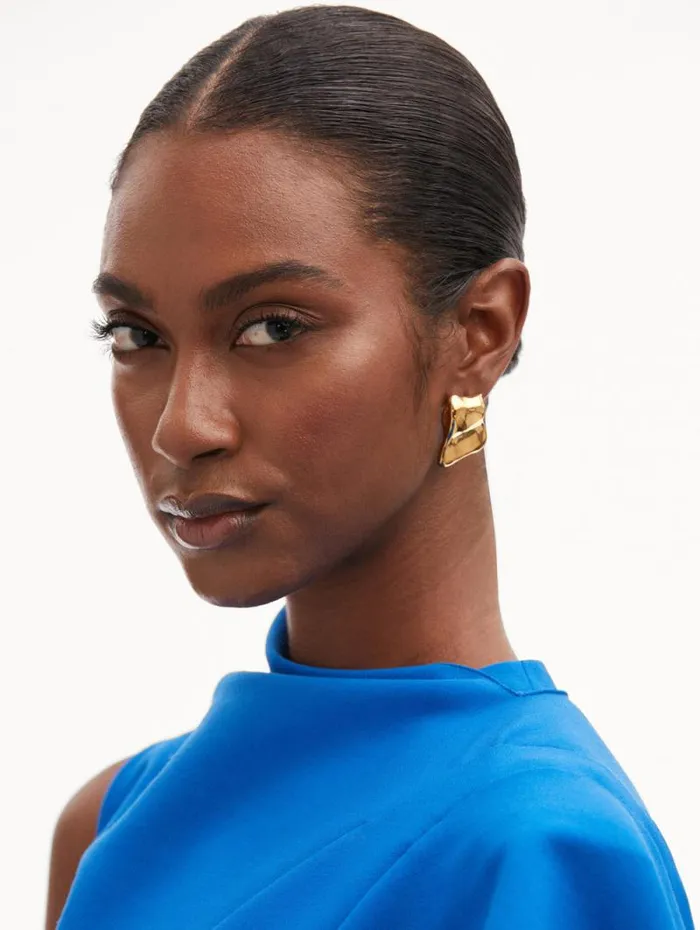 Women Oscar De La Renta Earrings Sculpted Metal ClipOn Earrings Gold
